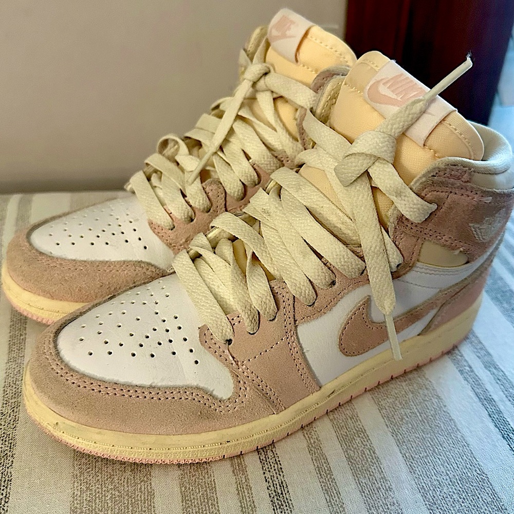 Jordan 1s girls size 1 pink/peach/white. Gently used